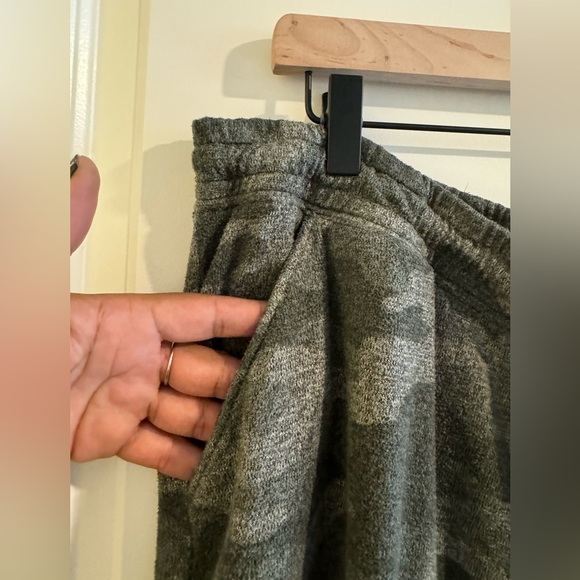 Camo Super Soft Cozy Jogger Pant - Picture 4 of 9